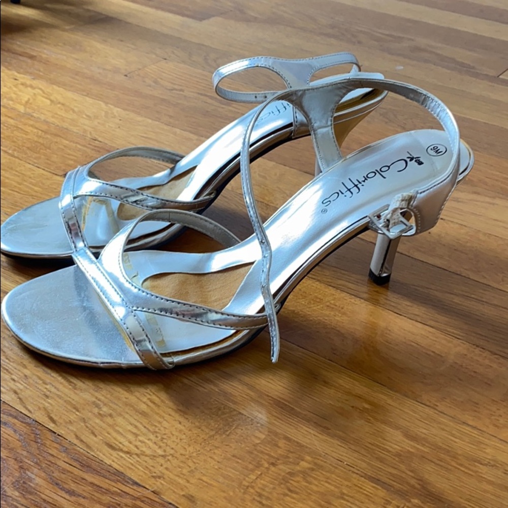 Silver Heels - Picture 2 of 5